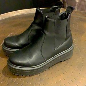 Steve Madden thick sole boots size 9